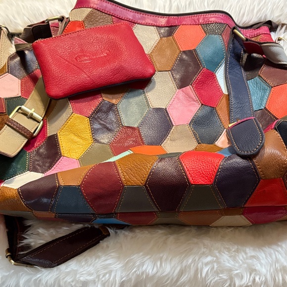 Amerileather Handbags - Multicolor Hexagonal Leather Shoulder Bag